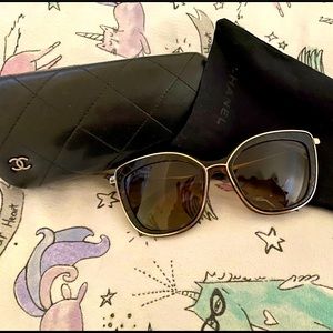 Chanel sunglasses 🕶 like new